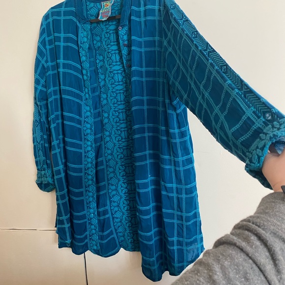 Johnny Was Long Sleeve Teal Blue Rayon Embroidered Stitching Top - Picture 10 of 10